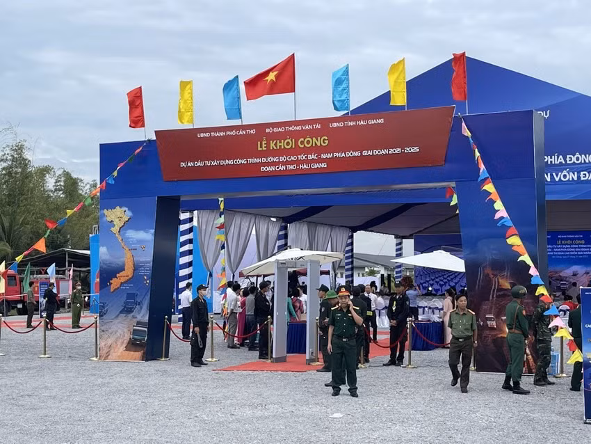 Lễ khởi công dự án thành phần Cần Thơ - Hậu Giang Ảnh: Châu Anh 