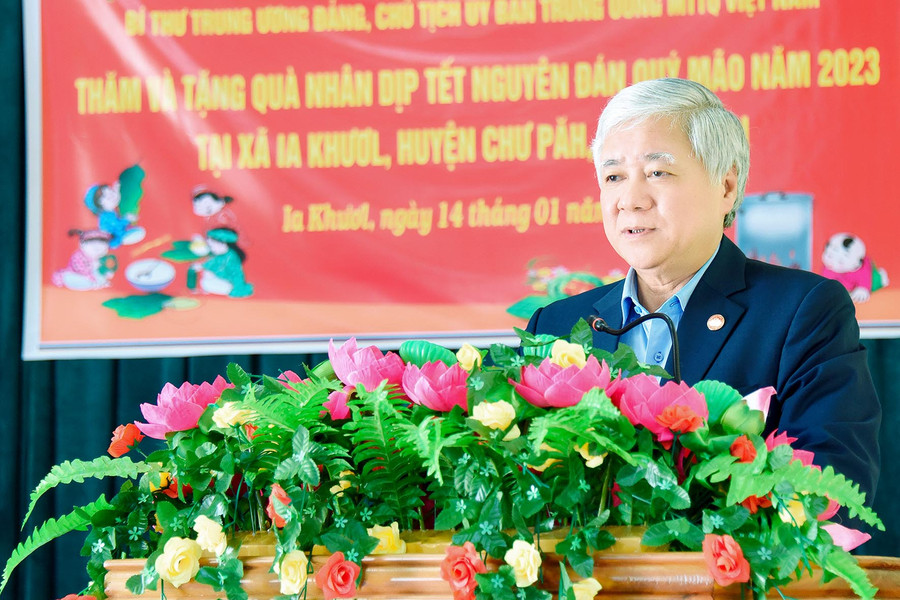 Chủ tịch Ủy ban Trung ương MTTQ Việt Nam Đỗ Văn Chiến phát biểu tại buổi trao tặng quà Tết cho người dân xã Ia Khươl (huyện Chư Păh). Ảnh: Đức Thụy