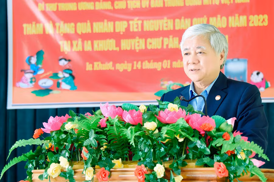 Chủ tịch Ủy ban Trung ương MTTQ Việt Nam Đỗ Văn Chiến phát biểu tại buổi trao tặng quà Tết cho người dân xã Ia Khươl (huyện Chư Păh). Ảnh: Đức Thụy