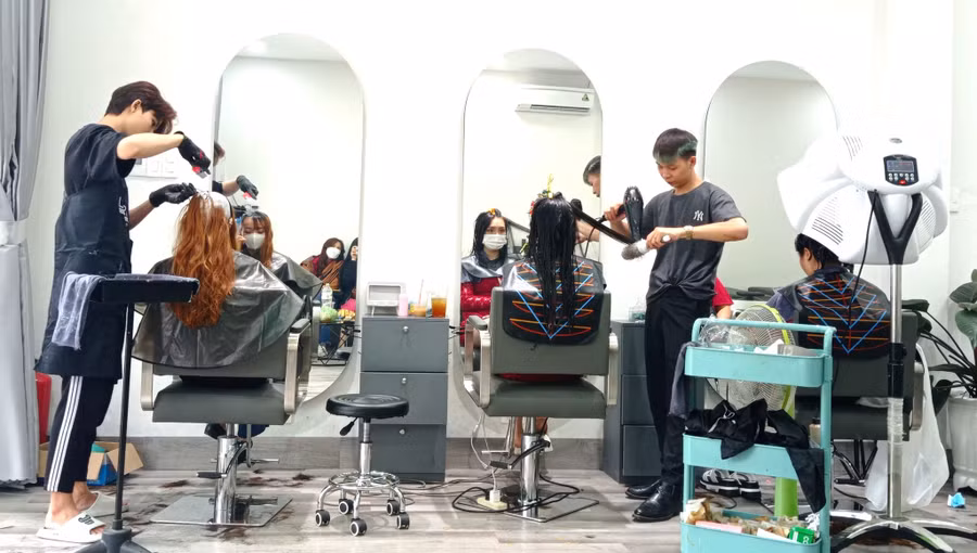  Làm đẹp là việc không thể thiếu trong mỗi dịp tết đến xuân về. Ảnh: Thảo phương