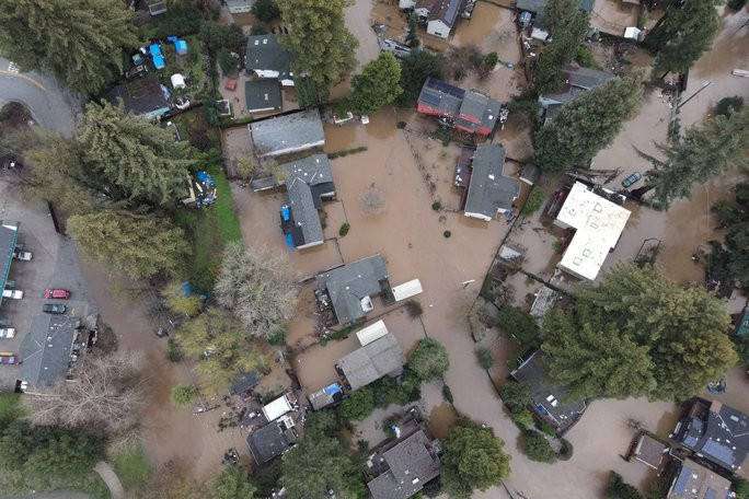 Lũ lụt ở bang California cuối tuần này. Ảnh: Reuters