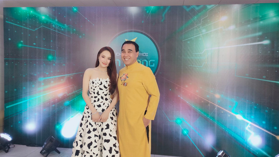 MC Quyền Linh có mặt tại Hà Nội trong lễ trao giải VTV Awards 2022. Ảnh: Thủy Vũ