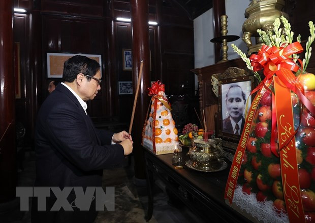 Thủ tướng Phạm Minh Chính dâng hương tưởng niệm cố Thủ tướng Phạm Văn Đồng. (Ảnh: Dương Giang/TTXVN) Thủ tướng Phạm Minh Chính dâng hương tưởng niệm cố Thủ tướng Phạm Văn Đồng. (Ảnh: Dương Giang/TTXVN)