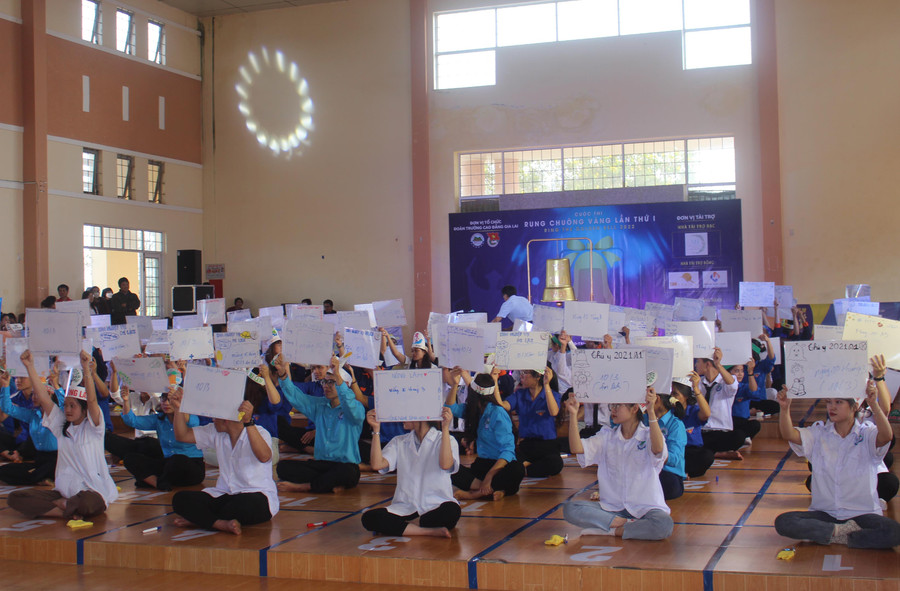 Sinh viên Trường Cao đẳng Gia Lai tham gia hội thi Rung chuông vàng lần thứ I-năm 2022. Ảnh: Phan Lài