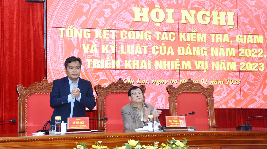  Các đồng chí lãnh đạo tỉnh chủ trì hội nghị. Ảnh: Vĩnh Hoàng