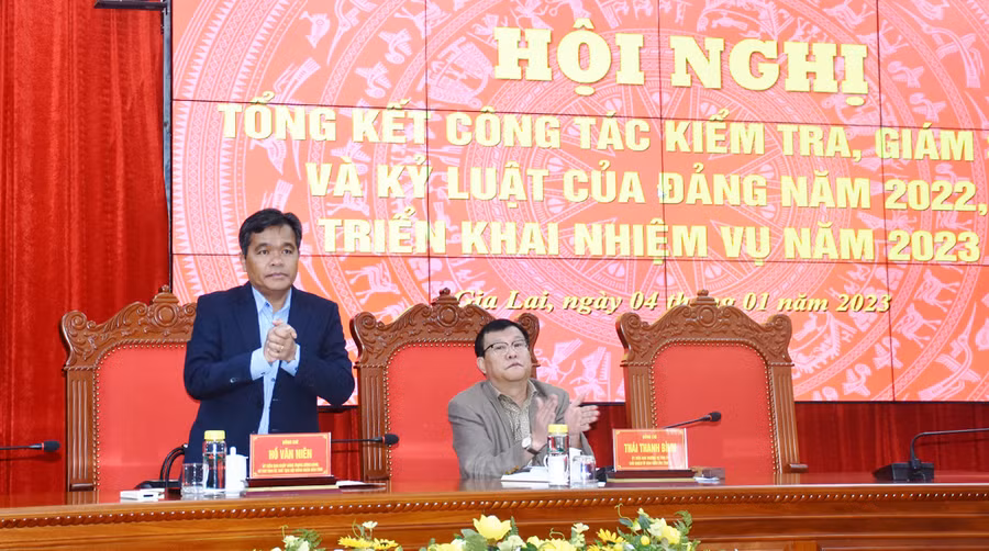  Các đồng chí lãnh đạo tỉnh chủ trì hội nghị. Ảnh: Vĩnh Hoàng