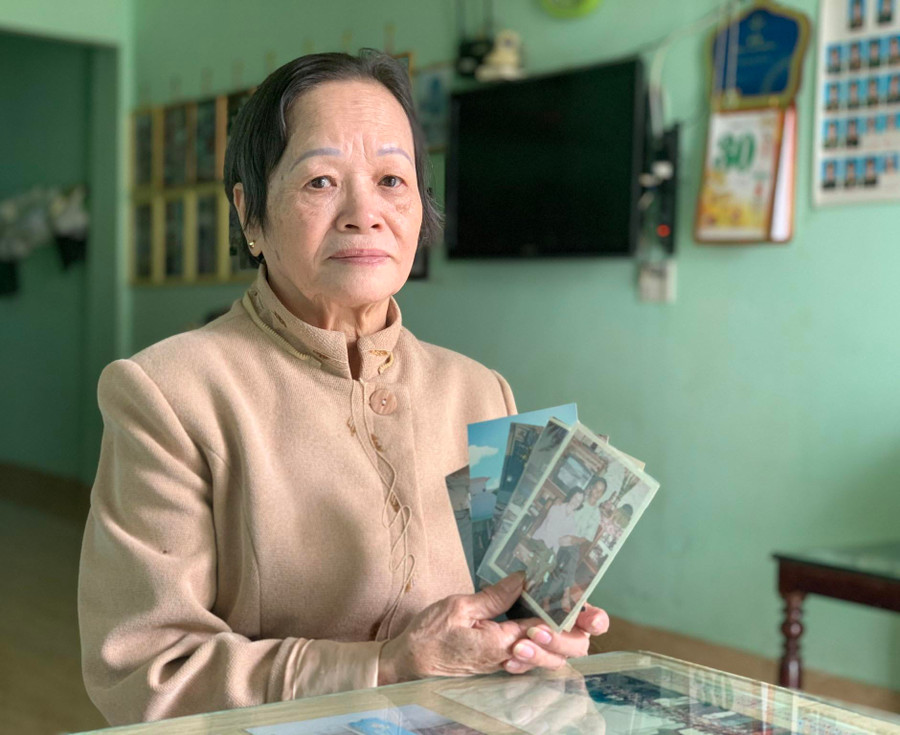 Bà Yến trò chuyện về đám cưới của mình trước giải phóng. Ảnh: Nhật Hào Bà Yến trò chuyện về đám cưới của mình trước giải phóng. Ảnh: Nhật Hào