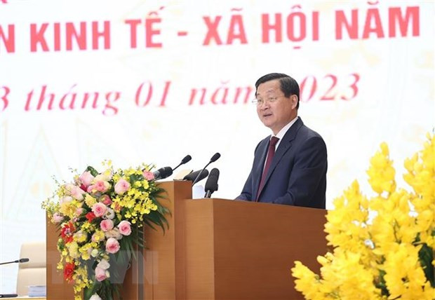 Phó Thủ tướng Lê Minh Khái trình bày Báo cáo triển khai Kế hoạch phát triển kinh tế-xã hội năm 2023. (Ảnh: Dương Giang/TTXVN)