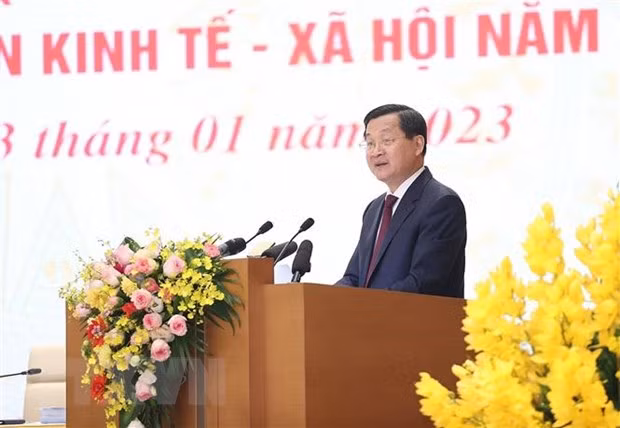 Phó Thủ tướng Lê Minh Khái trình bày Báo cáo triển khai Kế hoạch phát triển kinh tế-xã hội năm 2023. (Ảnh: Dương Giang/TTXVN)