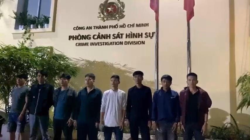 Các nghi phạm trong đường dây bị Công an TP.HCM bắt giữ. Ảnh Công an cung cấp