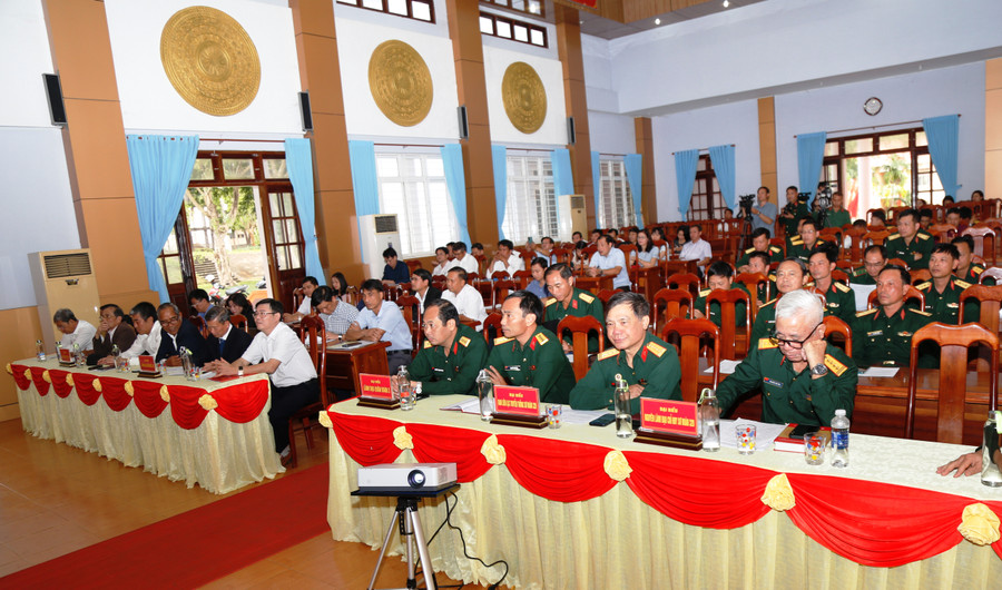 Quang cảnh hội nghị. Ảnh: Vĩnh Hoàng Quang cảnh hội nghị sơ kết 30 năm hoạt động kết nghĩa g. Ảnh: Vĩnh Hoàng