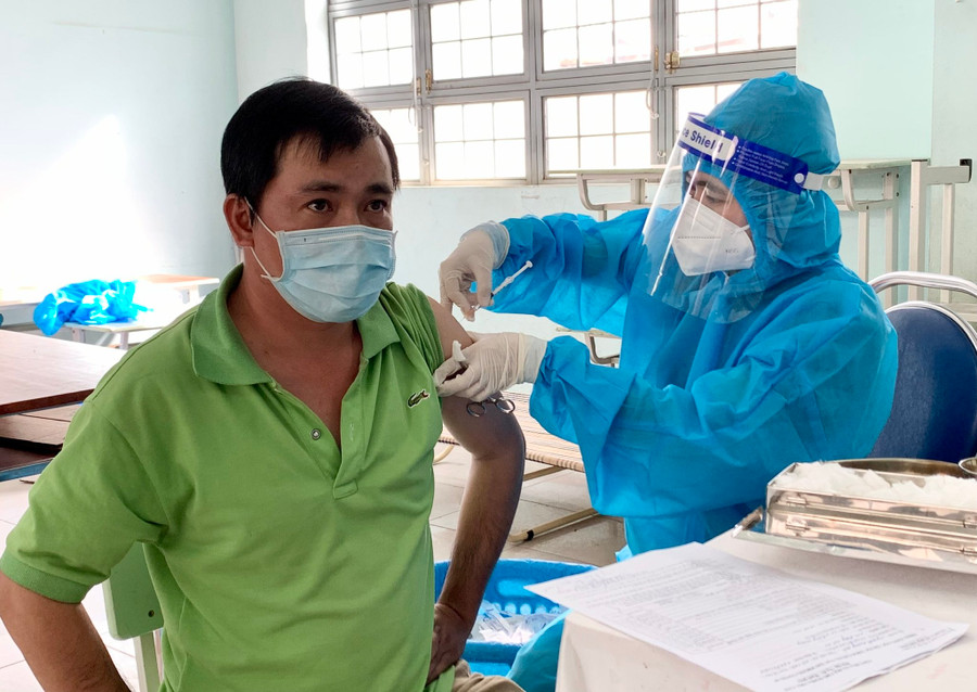 Các vắc xin Covid-19 hiện nay vẫn có khả năng bảo vệ người tiêm không bị chuyển nặng