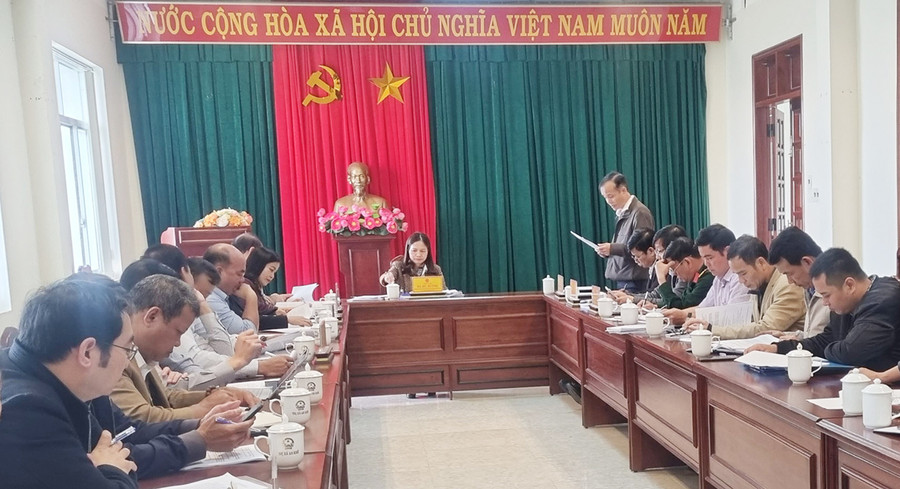 Đoàn giám sát về công tác huy động, quản lý, sử dụng các nguồn lực phòng-chống dịch Covid-19 làm việc tại thị xã An Khê. Ảnh: Hà Phương Đoàn giám sát về công tác huy động, quản lý, sử dụng các nguồn lực phục vụ công tác phòng-chống dịch Covid-19 làm việc tại thị xã An Khê. Ảnh: Hà Phương