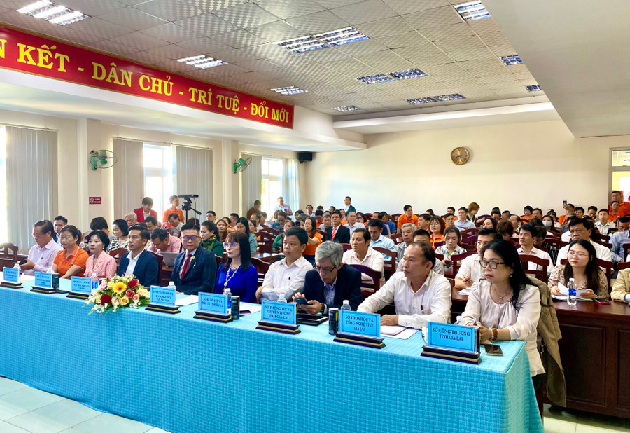 Sở KHĐT tổ chức tập huấn cho các doanh nghiệp, hợp tác xã trên địa bàn tỉnh về chuyển đổi số. Ảnh: Hà Duy