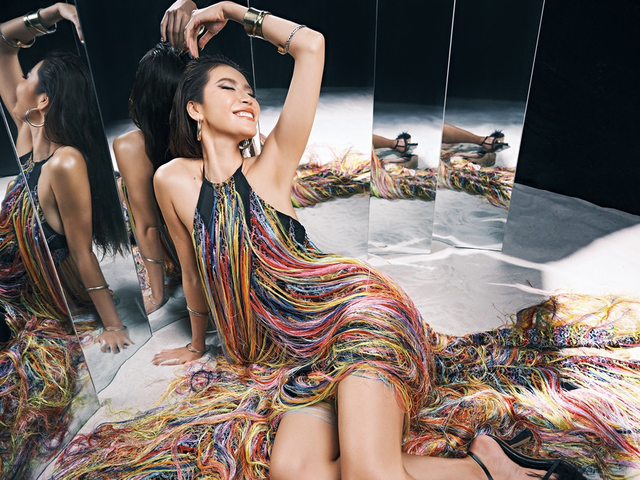 Giai đoạn dịch COVID-19, Minh Tú kẹt lại ở Bali, công việc cũng có những ảnh hưởng nhất định. Đây là thời điểm Minh Tú học được cách sống chậm, biết cách thích nghi với hoàn cảnh. Minh Tú vẫn có cách để “hồi sinh” theo cách ồn ào nhất, qua vlog, tiktok, các kênh xã hội…