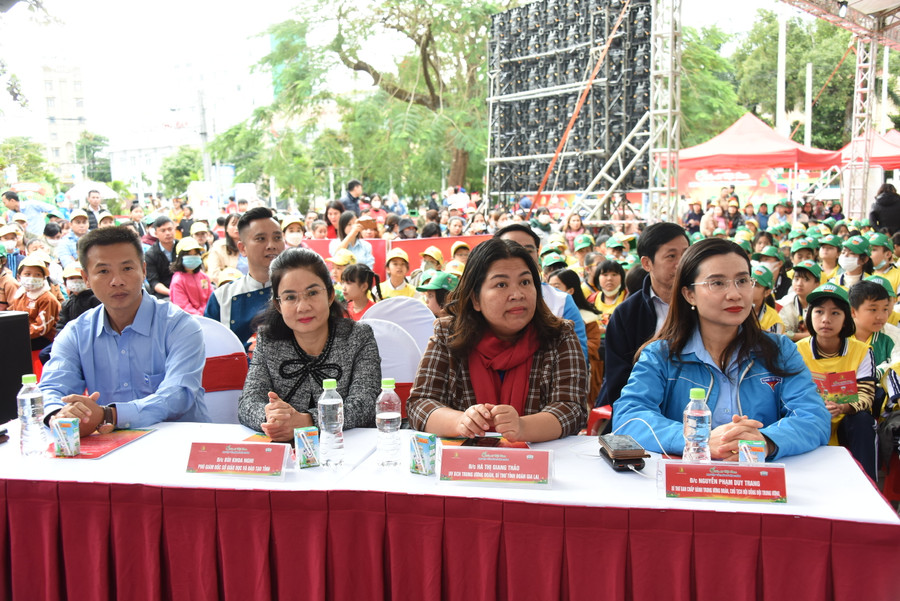 Gia Lai: 2.000 thiếu nhi tham gia ngày hội "Thiếu nhi Việt Nam-Học tập tốt, rèn luyện chăm" ảnh 1 Các đại biểu tham gia ngày hội Thiếu nhi Việt Nam-Học tập tốt, rèn luyện chăm. Ảnh: Đức Thụy