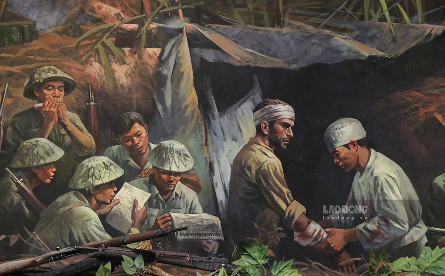  Hình ảnh sống động của binh lính 2 bên trong hầm trú ẩn.