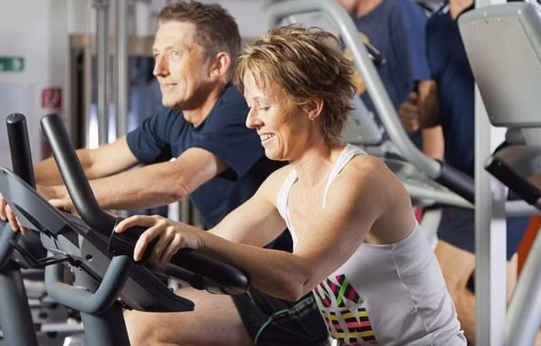 Tập thể dục mỗi ngày có thể ngăn chặn sự phát triển khối u ở bệnh nhân ung thư. Ảnh: SHUTTERSTOCK