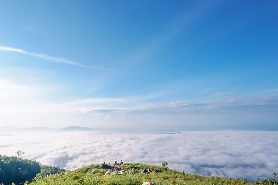  Núi Chứa Chan là điểm đến cho các bạn trẻ mê trekking, cắm trại. Ảnh: Trung tâm xúc tiến du lịch Đồng Nai