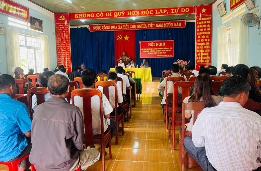 Quang cảnh buổi tiếp xúc cử tri. Ảnh: Vũ Chi Quang cảnh buổi tiếp xúc cử tri. Ảnh: Vũ Chi