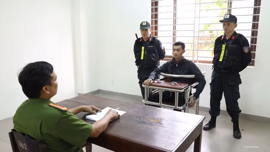  Nhiều người bị bắt giữ trong đường dây ma túy. Ảnh: Giang Phương