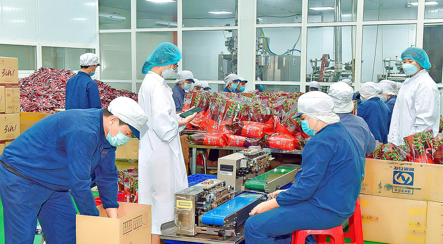 Đóng gói sản phẩm cà phê Lamant tại Công ty TNHH Vĩnh Hiệp (TP. Pleiku). Ảnh: Đức Thụy Đóng gói sản phẩm cà phê Lamant tại Công ty TNHH Vĩnh Hiệp (TP. Pleiku). Ảnh: Đ.T