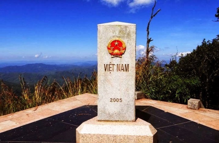  Từ A Pa Chải, phóng tầm mắt nhìn ra xa là cảnh tượng không gian bao la, núi rừng hùng vĩ, trùng điệp. Ảnh: Cổng Thông tin điện tử tỉnh Điện Biên