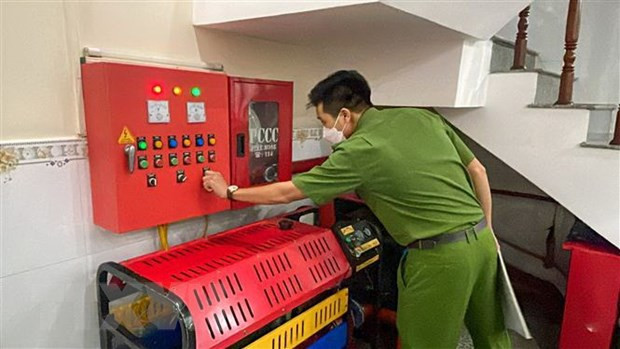 Kiểm tra hệ thống phòng cháy, chữa cháy. (Ảnh: TTXVN phát) Kiểm tra hệ thống phòng cháy, chữa cháy. (Ảnh: TTXVN phát)