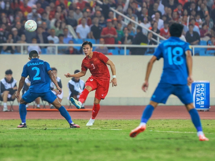 Tuyển Việt Nam hãy chơi bằng cái đầu lạnh. Ảnh: Độc Lập