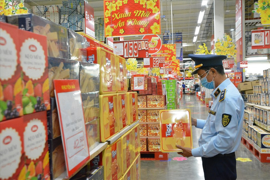 Số lượng hàng hóa cung ứng cho thị trường đa dạng về chủng loại, mẫu mã. Ảnh: Bảo Trung