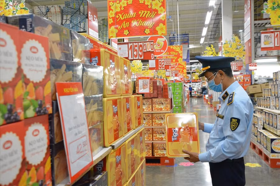 Số lượng hàng hóa cung ứng cho thị trường đa dạng về chủng loại, mẫu mã. Ảnh: Bảo Trung