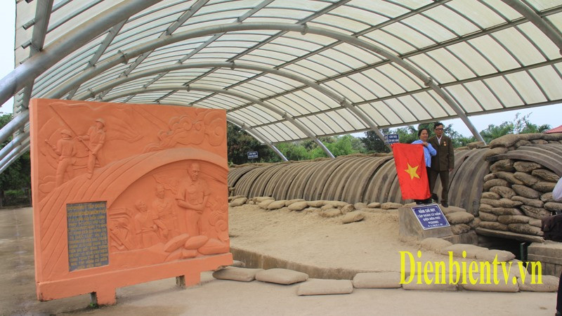  Hầm Đờ Cát thu hút nhiều du khách đến tham quan. Ảnh: Điện Biên TV