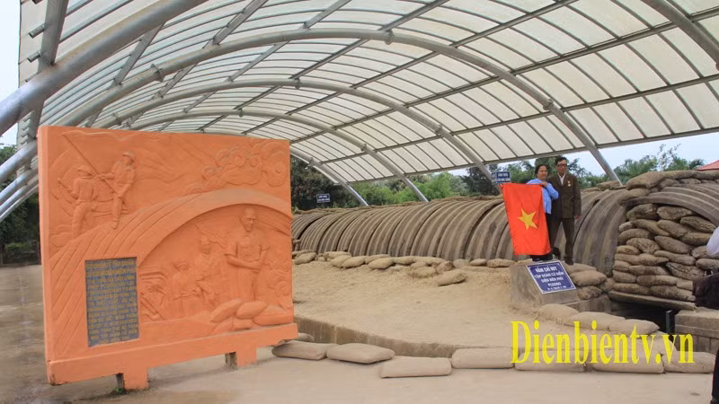  Hầm Đờ Cát thu hút nhiều du khách đến tham quan. Ảnh: Điện Biên TV