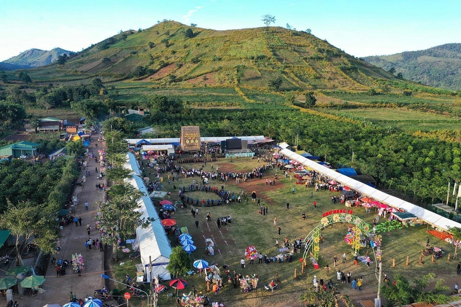 Lễ hội hoa dã uỳ-núi lửa Chư Đang Ya là sự kiện tôn vinh di sản văn hoá, thiên nhiên và kích cầu du lịch. Ảnh Nguyễn Tấn Kần