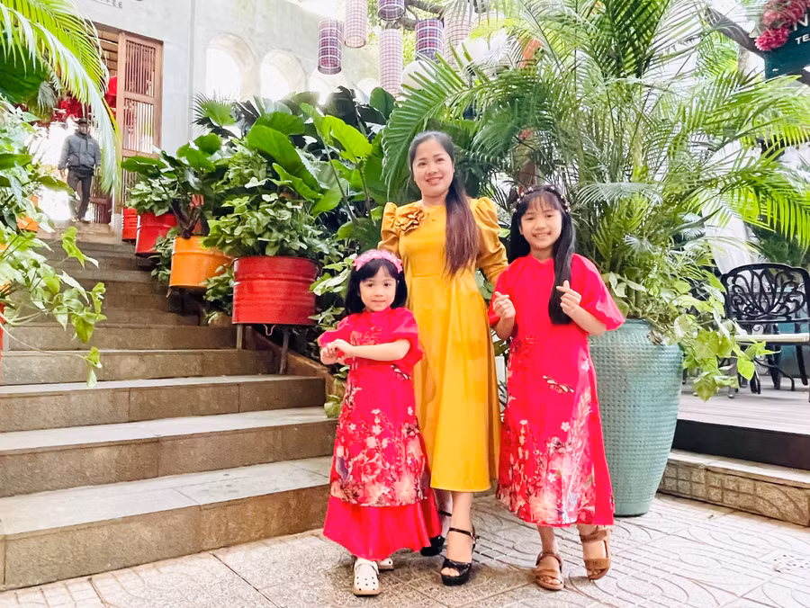 Người dân Pleiku tranh thủ ngày nghỉ Tết dương lịch để cùng nhau chụp hình lưu niệm. Ảnh Trần Dung