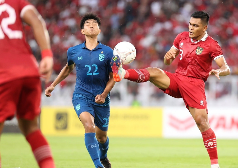 Hàng thủ của Indonesia (áo đỏ) luôn để lại nhiều lo lắng cho CĐV. Ảnh: PSSI  Hàng thủ của Indonesia (áo đỏ) luôn để lại nhiều lo lắng cho CĐV. Ảnh: PSSI