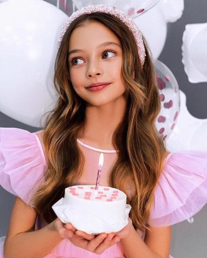 Nhan sắc của Anna Pavaga ngày càng thăng hạng. Ảnh: DAILY MAIL Nhan sắc của Anna Pavaga ngày càng thăng hạng. Ảnh: DAILY MAIL