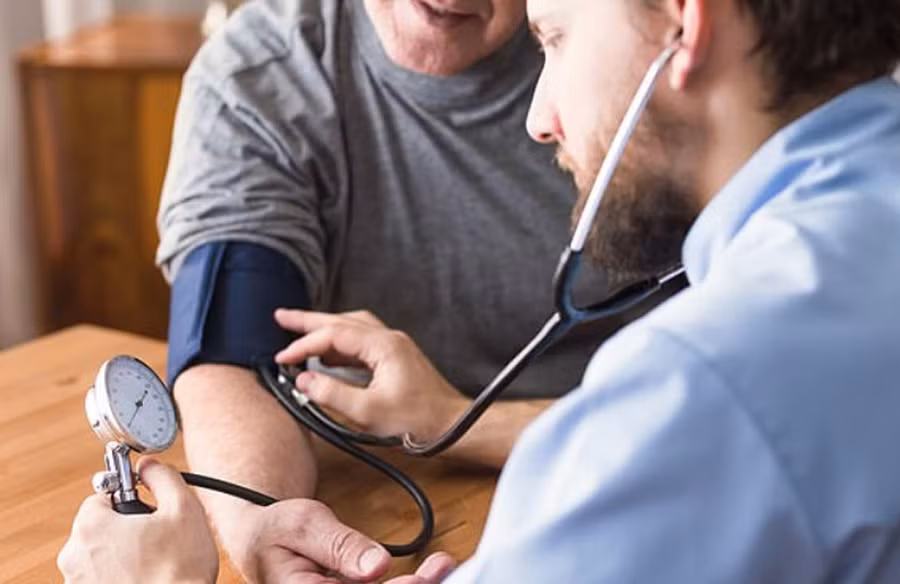 Tiêu thụ trung bình 1.500 mg natri một ngày có thể làm giảm 25,6% mức huyết áp cao. Ảnh: Shutterstock