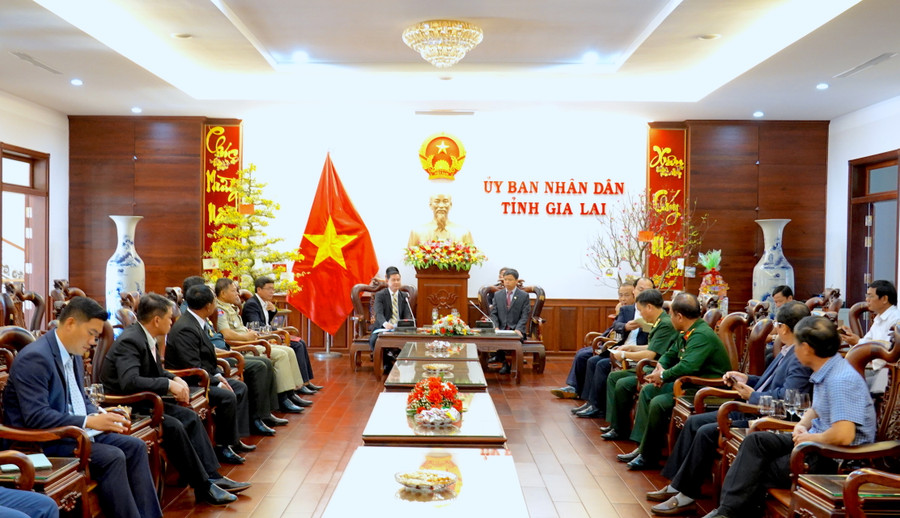 Quang cảnh tiếp Đoàn đại biểu cấp cao tỉnh Kampong Thom thăm, chúc Tết tại UBND tỉnh Gia Lai. Ảnh: Mộc Trà