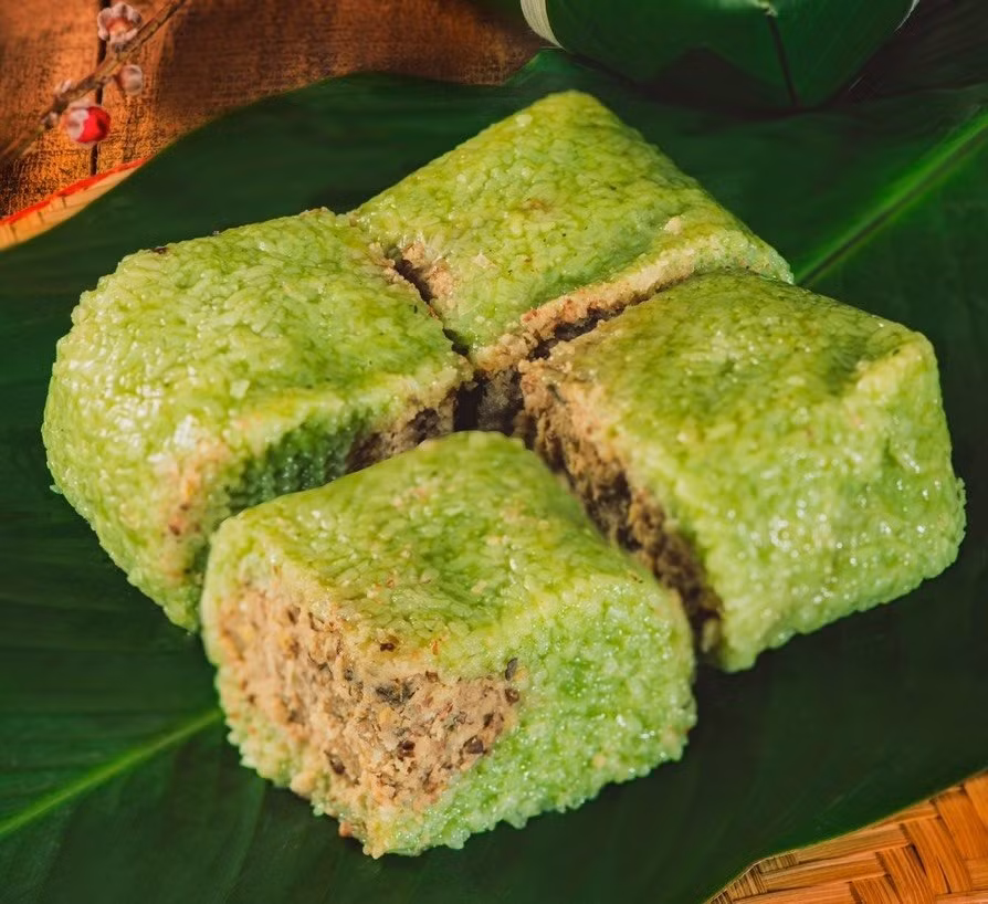 Bánh chưng chay đang được nhiều người tìm mua. Ảnh: Hương Vân