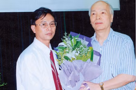 Mong muốn được cống hiến ảnh 1 Tiến sĩ Nguyễn Văn Long và GS-TSKH Trần Hữu Phát. Ảnh: Hoàng Cư