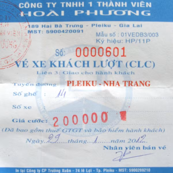 Những tấm vé do người dân bức xúc cung cấp.