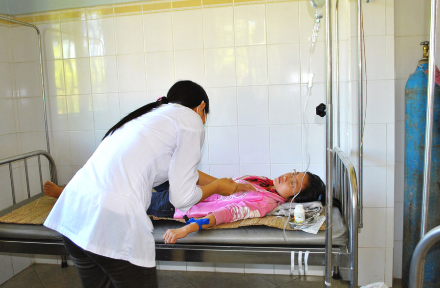 Khám- chữa bệnh ở Bệnh xá Đặng Thùy Trâm. Ảnh: Bích Hà Khám chữa bệnh ở Bệnh viện Đặng Thùy Trâm. Ảnh Bích Hà