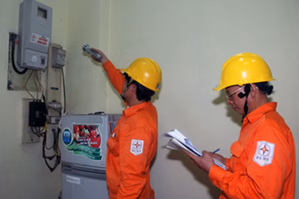 Ghi số điện tiêu thụ trong tháng. Ghi số điện tiêu thụ trong tháng.