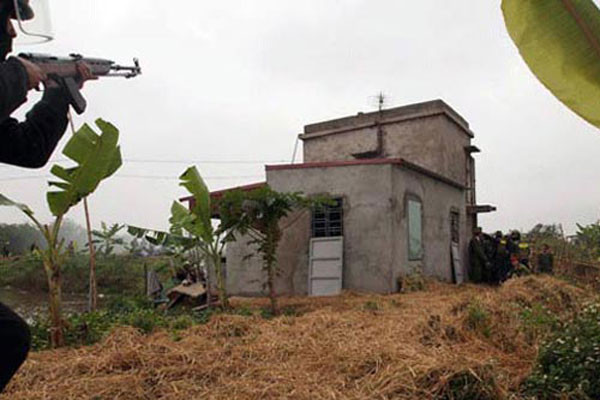 Khi xảy ra vụ cưỡng chế ngày 5-1, nơi ở của gia đình ông Quý-nằm ngoài diện tích bị cưỡng chế-là một ngôi nhà gạch 2 tầng. Khi xảy ra vụ cưỡng chế ngày 5-1, nơi ở của gia đình ông Quý - nằm ngoài diện tích bị cưỡng chế - là một ngôi nhà gạch 2 tầng.