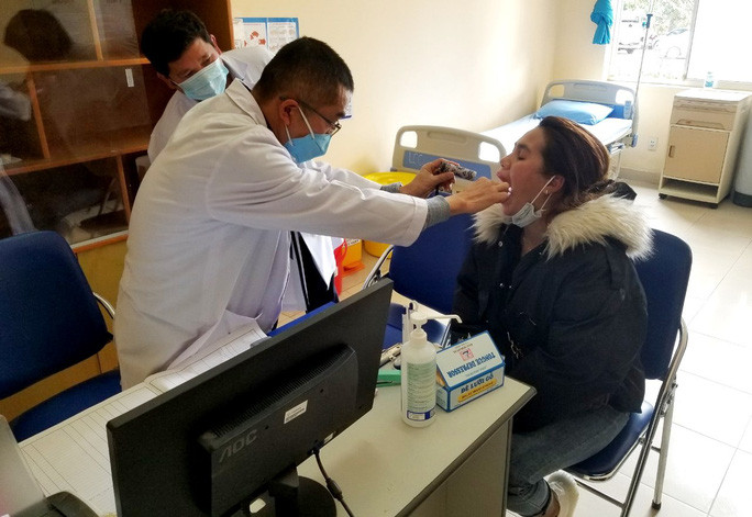 Nhiều người tình nguyện đến Bệnh viện Đa khoa tỉnh Lâm Đồng khám tầm soát dịch bệnh Covid-19.