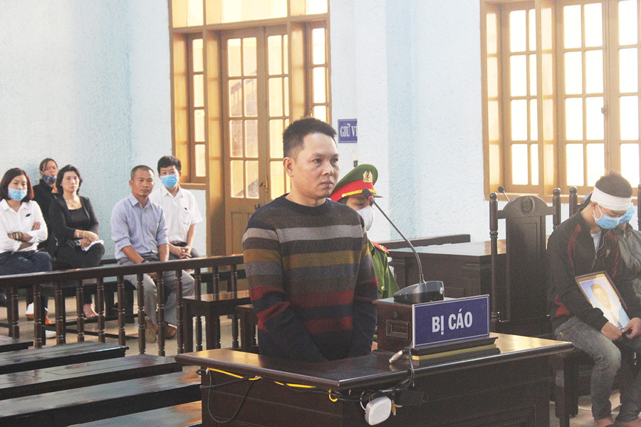 Bị cáo Lâm tại phiên tòa. Ảnh: Văn Ngọc Bị cáo Lâm đã phải lãnh án 9 năm tù