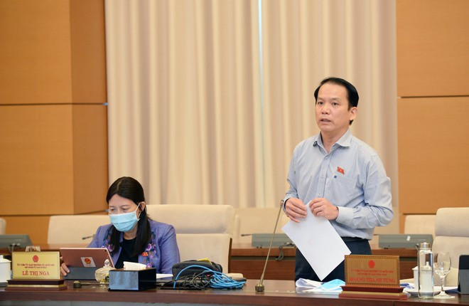 Ông Hoàng Thanh Tùng, Chủ nhiệm Ủy ban Pháp luật Quốc hội phát biểu tại phiên họp ẢNH GIA HÂN