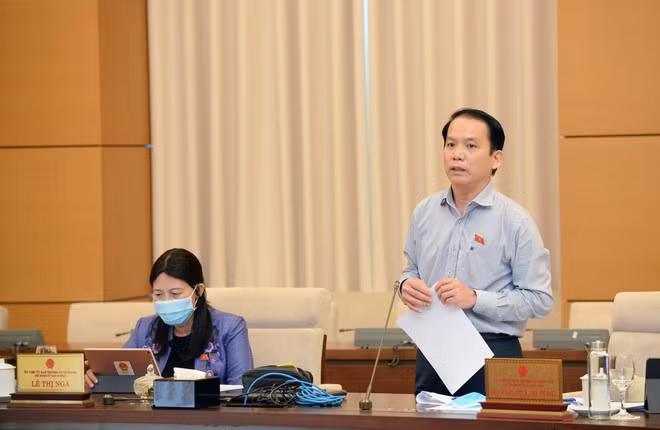 Ông Hoàng Thanh Tùng, Chủ nhiệm Ủy ban Pháp luật Quốc hội phát biểu tại phiên họp ẢNH GIA HÂN