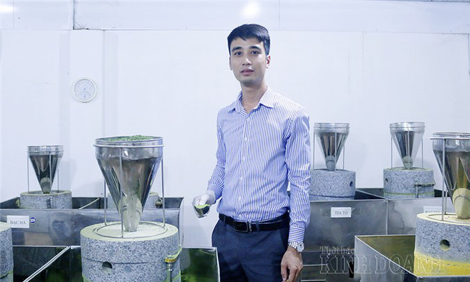 Anh Trần Quý Nam chủ cơ sở sản xuất bột rau củ nguyên chất.